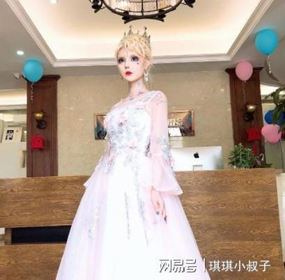 真人芭比迪丽拉照片,惊艳亮相，揭秘她如何成为全球焦点